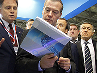 Премьер-министр РФ Д.А. Медведев посетил с рабочим визитом международную выставку «Импортозамещение»